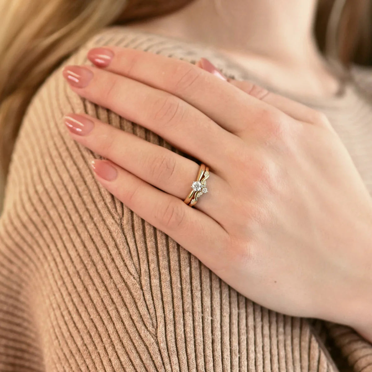 Festive 14k Valkokulta Lilja timanttisormus 0,12 ct